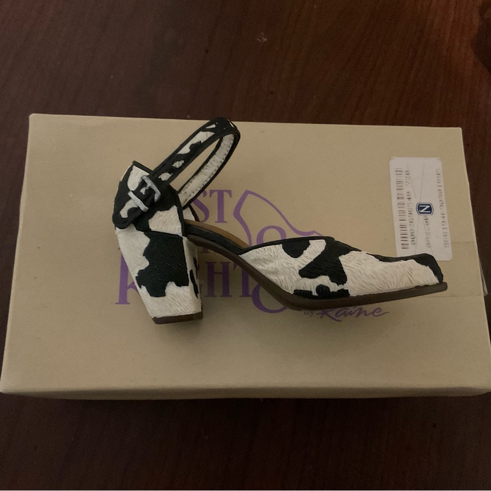 Just the Right Shoe “Bovine Bliss”